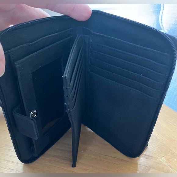 Kenneth Cole Reaction Black all Genuine Leather Wallet. 
Perfect Condition - Picture 9 of 15